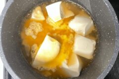 두부를 썰어서 “이 음식”을 부어보세요, 3분만에 밥도둑 반찬이 됩니다.