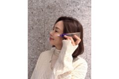 열애 인정 한 달 만에 결혼과 임신을 발표하며 두 아이 엄마가 된 여배우의 니트룩