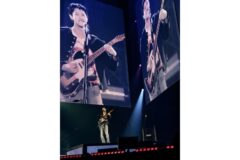 [포토&] ‘전석 매진’ 우즈, 새 월드투어 포문…역주행 ‘드라우닝’ 열창
