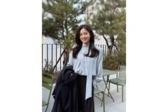“아나운서 무드에 트렌드를 더하니” 장예원의 세련된 블라우스룩