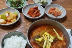 얼큰칼칼한 국물에 푸짐한 건더기! 전국 육개장 맛집 5곳