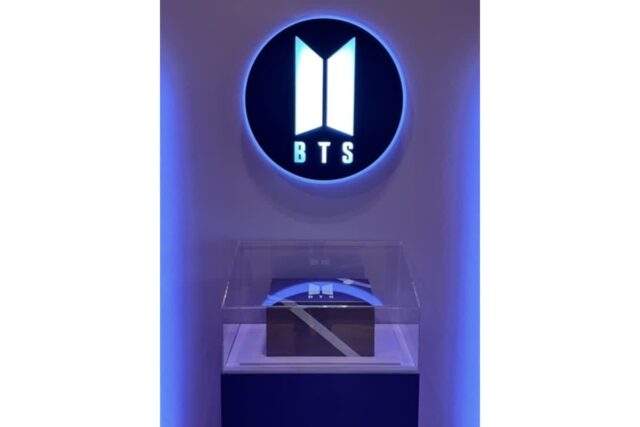 [컬처&] 보랏빛 타임캡슐·아리랑 손수건…BTS 컴백에 문화유산 관심 집중