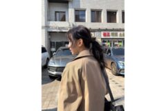 “꽃보다 눈부신 미모” 신혜선의 내추럴 초코 브라운 미디엄 웨이브 머리