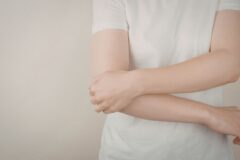 “가난이 드러나는 행동..” 3위 밥값, 2위 말투, 1위는?