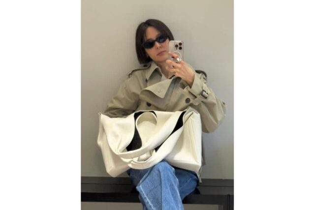 “가방이 나보다 크잖아” 김나영 봄 코디에 시선 강탈당한 오버사이즈 토트백의 정체