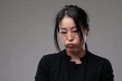 못 배운 티가 심하게 나는 사람들 공통점 4가지