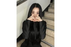 “디테일이 살아있는 스모키 메이크업” 아이린의 강렬한 올블랙 룩