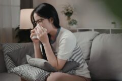 “돈이 있어도…” 가난한 부모 밑에서 자란 사람들의 무서운 습관 4가지