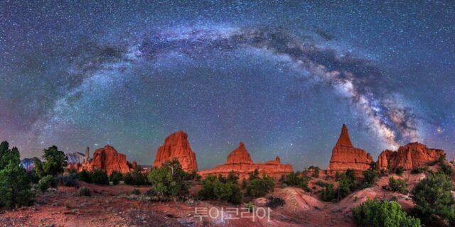 “여기 지구 맞아?”…달·화성 풍경 그대로 펼쳐진 유타 사막 여행지 총정리