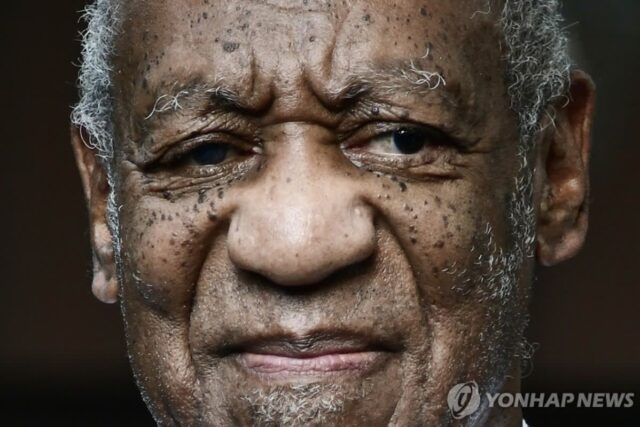 ‘추락한 국민 아빠’ 빌 코스비, 52년 전 성폭행 유죄… 287억 원 배상 평결