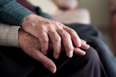 “창피해서 말도 못해…” 요즘 70대 사이 퍼지고 있는 슬픈 현상