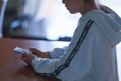 아이들한테 “핸드폰 대신 이것” 주세요, 사회성 능력이 크게 발달합니다.