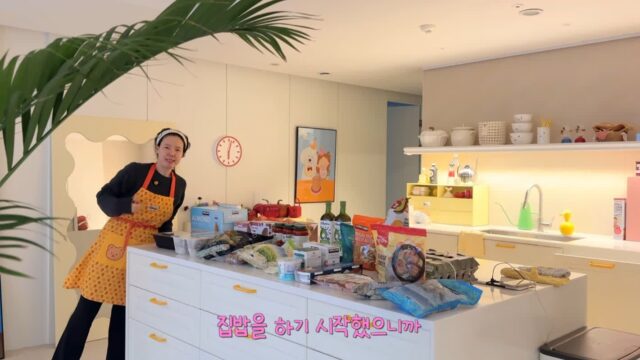 서로 앞집에 사는데, 취향이 전혀 다른 유튜버 자매