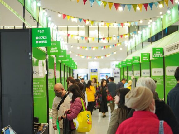 [NF포토] 2026 소상공인 힘 보탬 박람회, 참가한 소상공인들의 활력도 보템