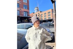 “뉴욕 스트릿인 줄 알았네”… 힙한 감성으로 시선 강탈한 김보라, 화이트 스트릿룩