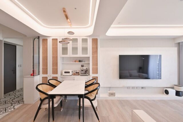 우아하고 세련된 프렌치 홈카페 거실꾸미기 거실인테리어 거실리모델링! 온라인 랜선집들이, 24평 아파트인테리어 20평대 아파트리모델링