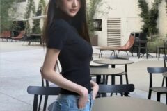 실물 느낌 젤 가깝다는 장원영 미우미우 가방 코디 근황..ㄷㄷ