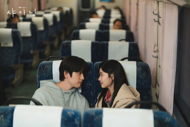 ‘봄날은 간다’ 각본가가 쓴 정통 멜로 ‘샤이닝’의 멜로 모먼트 장면들