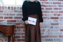 “진행 퀸의 완벽한 행사 스타일링”… 넥라인 포인트와 롱 스커트로 완성한 박경림의 클래식