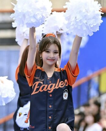 걸그룹 출신에서 치어리더로! 한화 전은비의 청순 미모에 반전 복근?