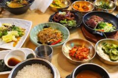 ‘한국인은 밥심’ 따끈한 가마솥 쌀밥에 임금님 안부러운 반찬 내어주는 한식당 5