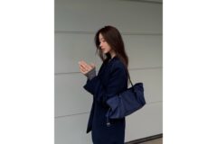 “가장 무심한 듯 가장 세련된”… 배우 차정원, 네이비와 그레이로 완성한 꾸안꾸 데일리룩