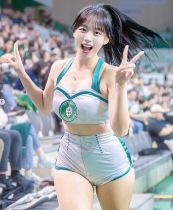 “국가대표급 허벅지” 하지원 치어리더, 한화 팬들이 유독 열광하는 진짜 이유