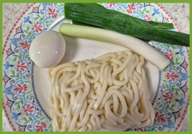 신기하게도 짜장맛이 나는 파기름 비빔우동