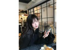 “눈빛만으로 서사 완성”… 배우 최희진, 블랙 홀터넥으로 연출한 고혹적인 블랙룩