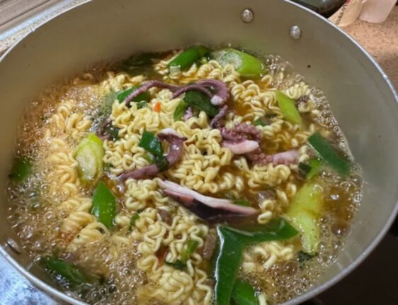 “치즈 아닙니다” 라면에 넣으면 3시간 끓인 짬뽕만큼 깊은 맛 내는 ‘이 재료’