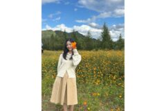 “20대 워너비 코디의 교과서” 남다른 분위기 완성하는 김민주의 톤온톤 데일리룩