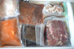 냉동 보관했던 “이 음식” 급하다고 바로 조리하면 응급실 실려갑니다.