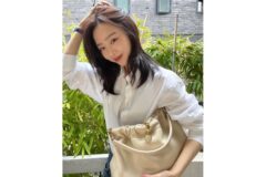 신혜선 화이트 셔츠 코디가 유독 예뻐 보이는 이유, 가방이 뭔데?