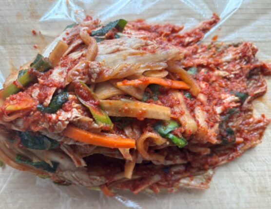 짜게 담궈진 김치에 “이 음식”을 넣어보세요 한식 장인이 공개한 꿀팁 입니다.