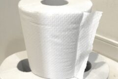 지금 당장 휴지에다 “뜨거운 물”을 부어보세요 이제라도 알아서 다행입니다.