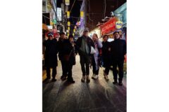 서울 어딘가 지인들과의 만남 후