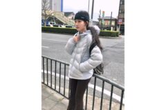 “고프코어룩의 정석” 모델 최윤지, 헤드밴드와 숏패딩으로 완성한 힙한 스트릿룩