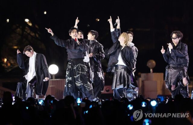 BTS 공연 광화문 공연 후, 경복궁 5만명 몰렸다…K-전통문화 ‘특수’