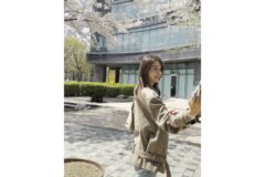 “벚꽃보다 눈부신 실물 아우라”… 감탄 자아낸 유인영, 트렌치코트 데님룩