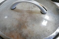 냄비 뚜껑에다 “치약”을 발라 보세요 주부9단이 평생 써온 꿀팁입니다.