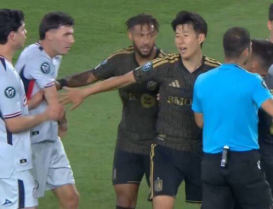 손흥민, 골만 넣은 게 아니었다…경기 도중 모두를 놀라게 한 장면은?