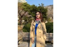 “40대라고는 믿기지 않는 탄탄한 핏” 한다감의 세련된 블루 컬러 포인트 프렌치 시크룩