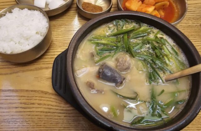 혈압이 있다면 “이 음식” 꼭 피하세요 신장 썩게 만드는 최악의 음식입니다.