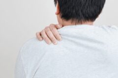 급성 췌장염이 찾아오면 “어깨에 이 증상” 찾아옵니다 당장 확인하세요.
