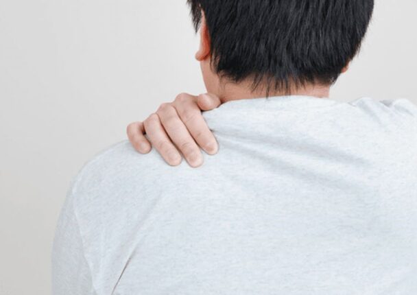 급성 췌장염이 찾아오면 “어깨에 이 증상” 찾아옵니다 당장 확인하세요.