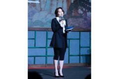 “진행 퀸의 압도적 카리스마”… 무대 위 박경림, 레이스 포인트 블랙 수트룩