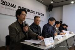 “한국영화 붕괴 위기” 봉준호 등 581명, 홀드백 철회 촉구