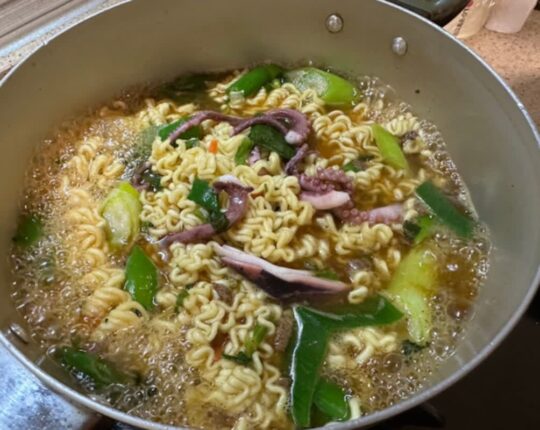 앞으로 라면 끓일 땐 “이 가루”꼭 넣으세요 요리사들도 놀란 레시피 입니다.