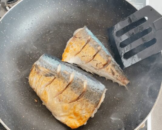 “고등어마저 제쳤다..” 무너진 무릎 연골에 의사들이 1등으로 뽑은 ‘이 과일’