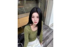 “싱그러운 올리브 그린에 우아함을 더한” 강다은의 감각적인 무드룩